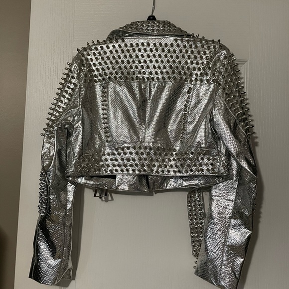 ❌SOLD❌Silver alligator print studded leather jacket - Picture 2 of 5